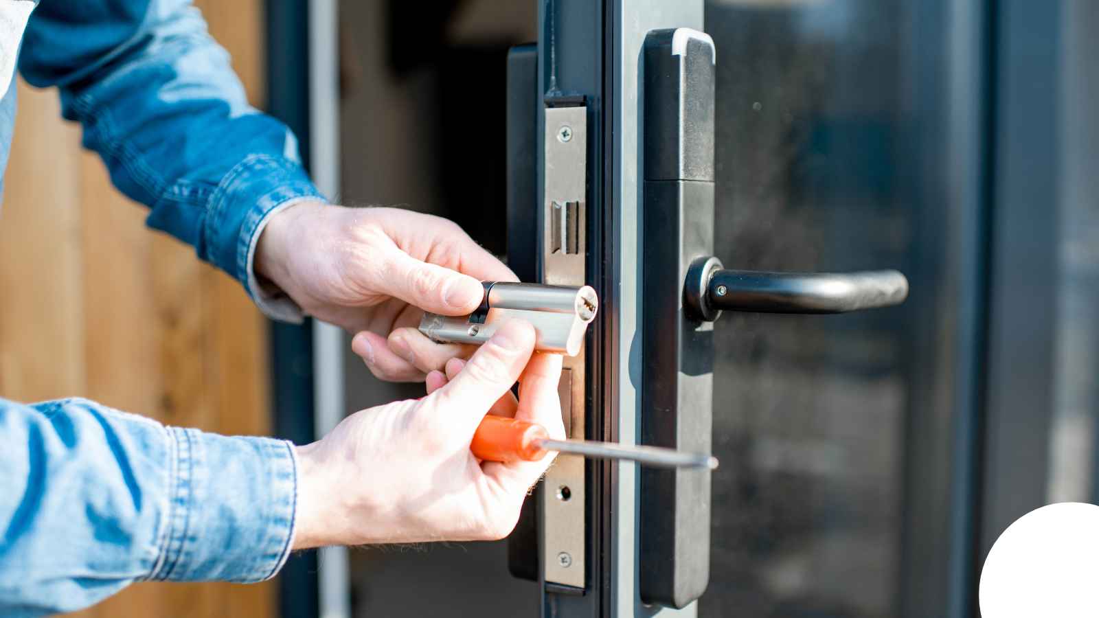 Locksmith in Los Angeles, CA — Los Angeles Storm Door Lock Repair
