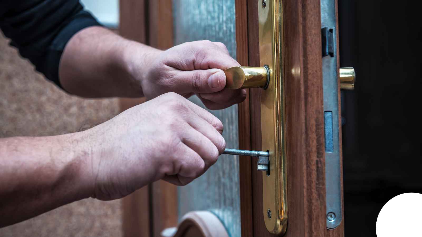 Locksmith in Los Angeles, CA — Los Angeles Storm Door Lock Repair